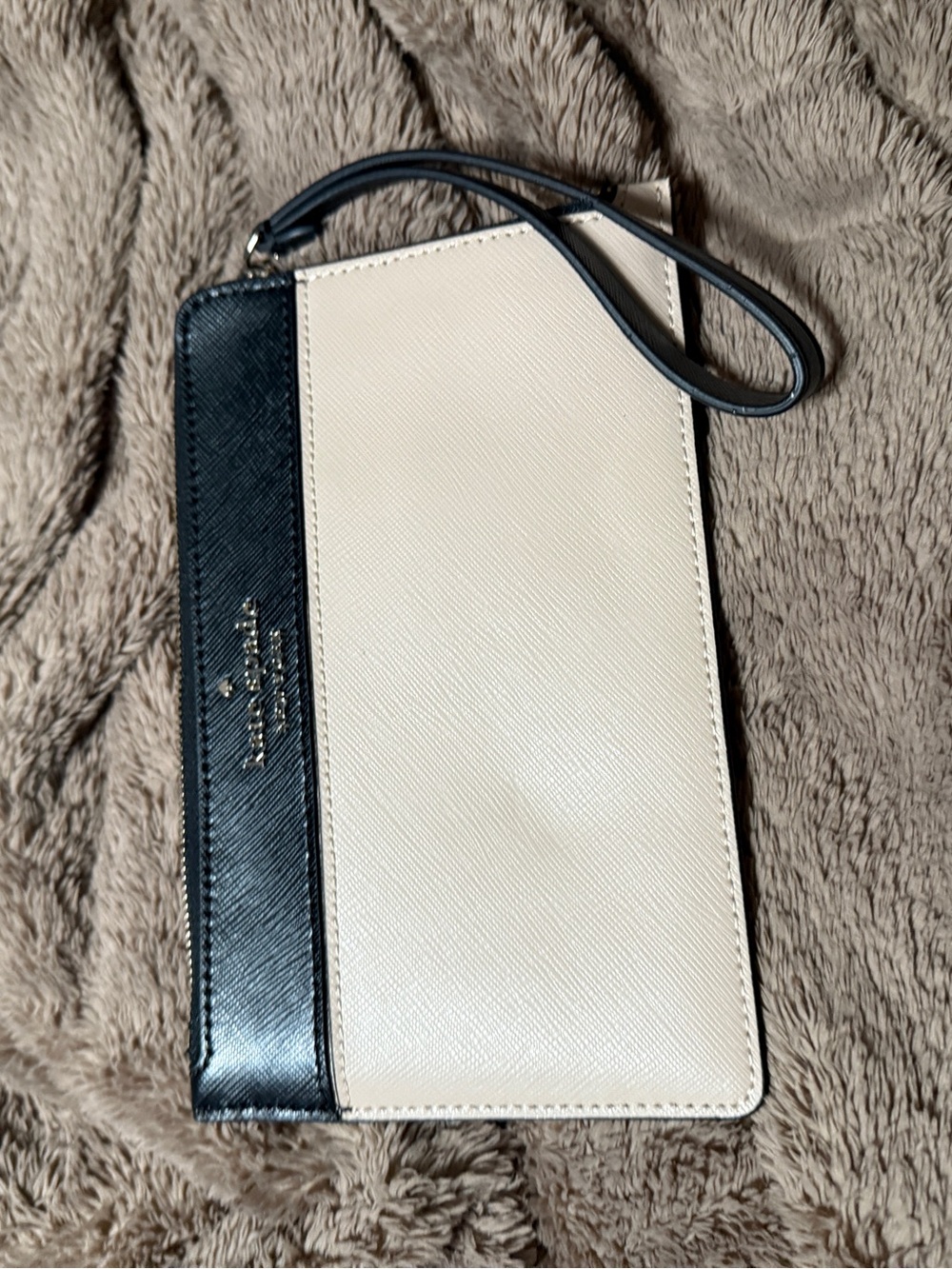 kate spade Black & Cream Two-Tone Wristlet